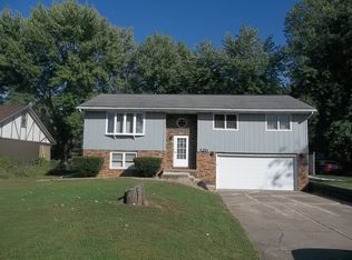120 S Stewart St, Creve Coeur, IL