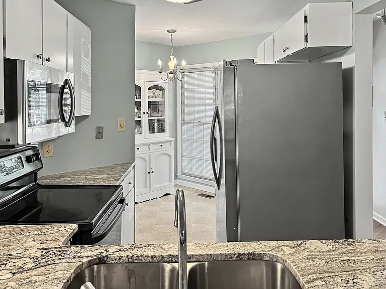 1101 Esher Ct — Photo 7