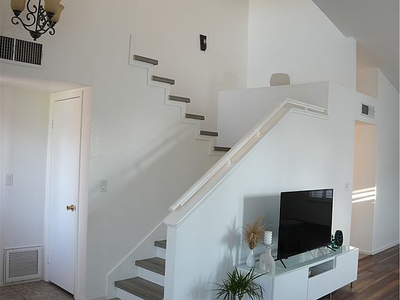 5th image of 1571 Yellowwood Dr