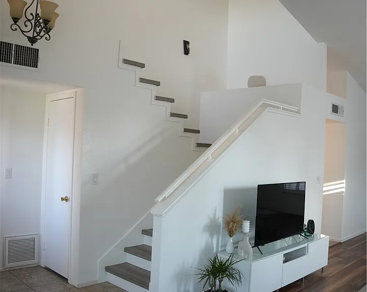 1571 Yellowwood Dr — Photo 5