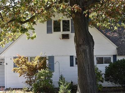 167 Brittle Ln, Hicksville, NY, 11801