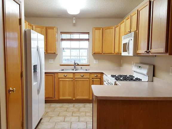 3rd image of 40 Cherry Ct