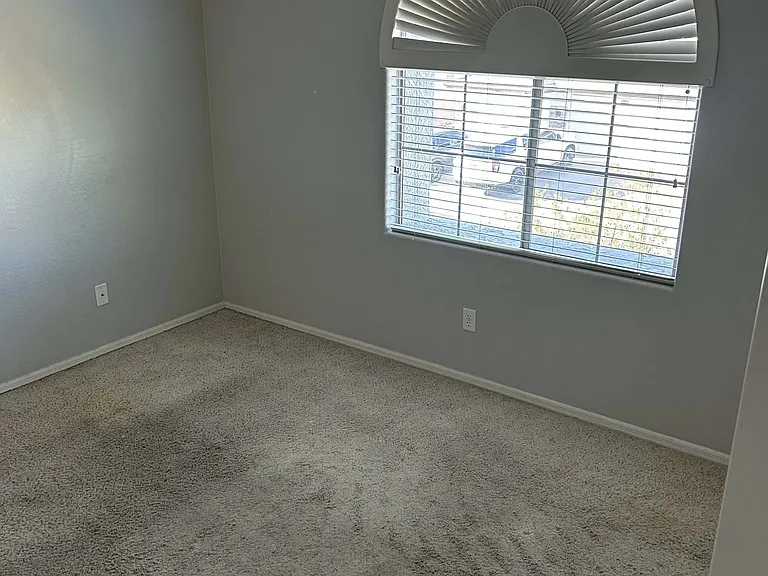 6601 W Rowel Rd — Photo 8