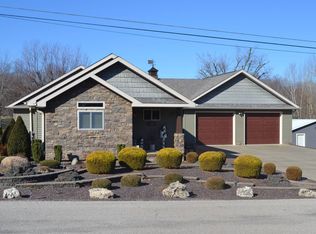 339 N 8th St, Albion, IL 62806