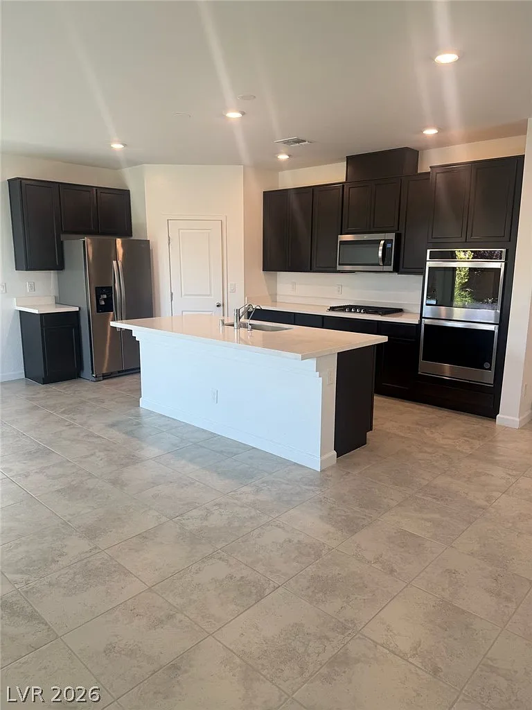 5 bed, 4.0 bath, 2454 sqft, $3,495 — Photo 4