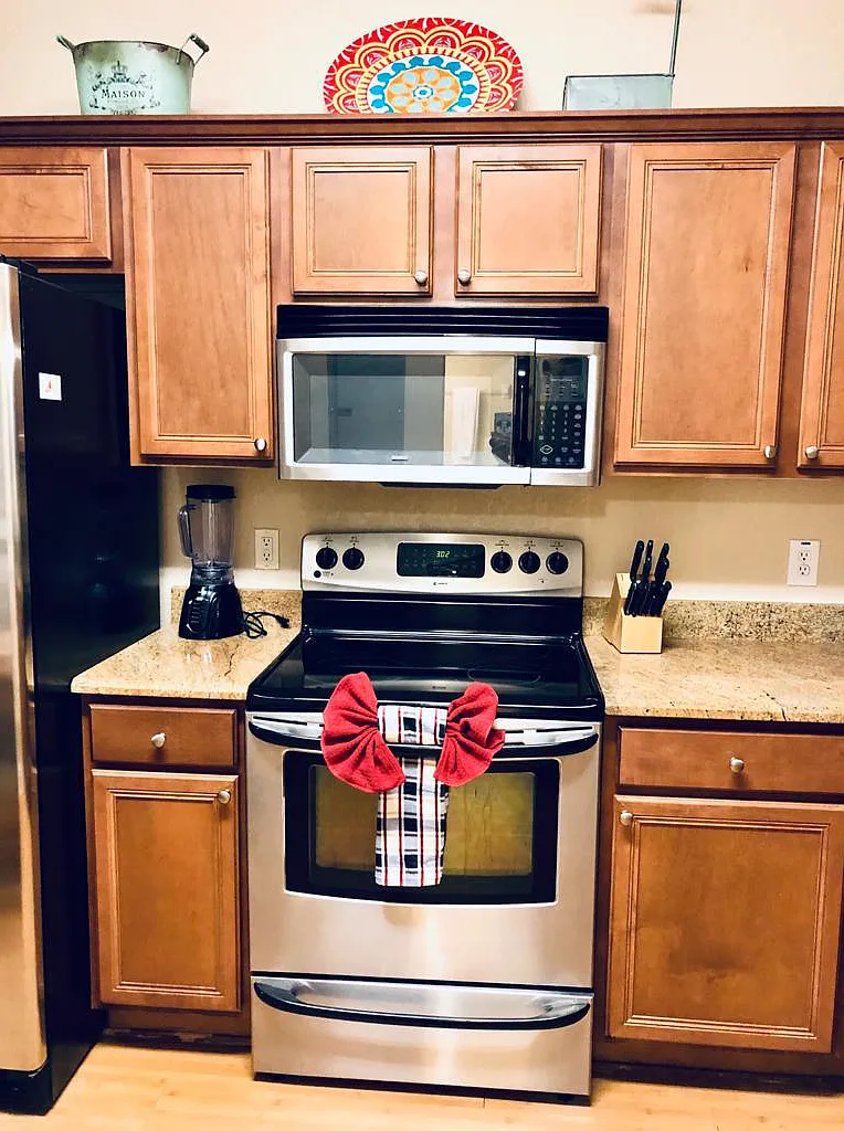 3 bed, 2.5 bath, 1490 sqft, $2,350 — Photo 4