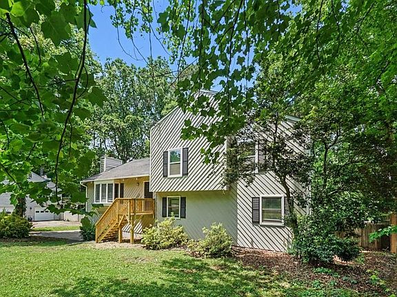 3rd image of 3985 Lookout Point Dr