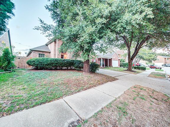 3rd image of 15618 Kentwater Ct