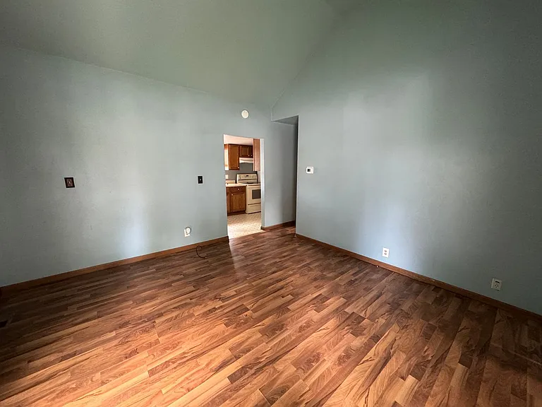 1923 Savannah Ave — Photo 2