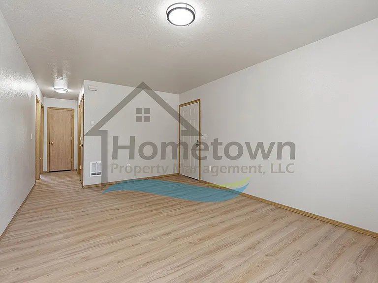 703 N Compton St — Photo 36