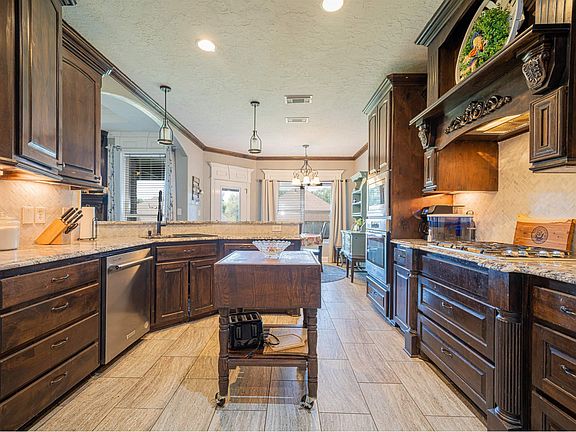 5th image of 115 New Braunfels Ln