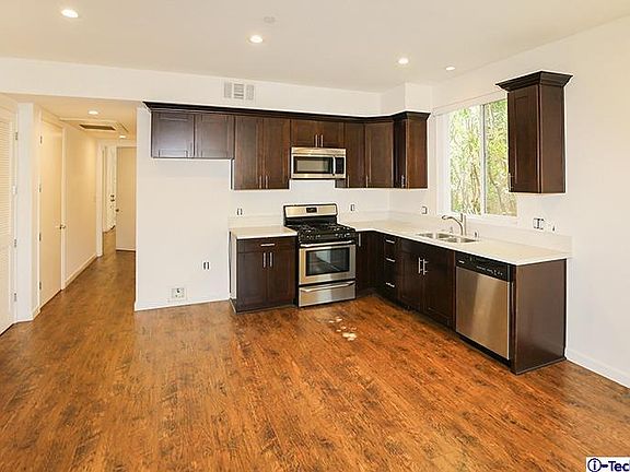 3rd image of 13551 Burbank Blvd APT 2