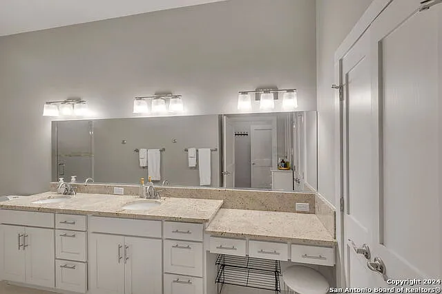 728 E Guenther St — Photo 24