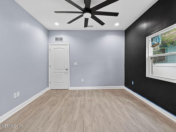 5th image of 1053 SYLVAN Court
