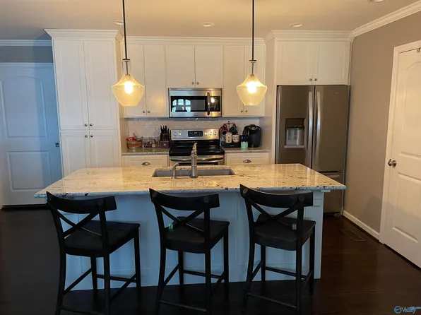 2921 Willow Beach Rd, Guntersville, AL 35976