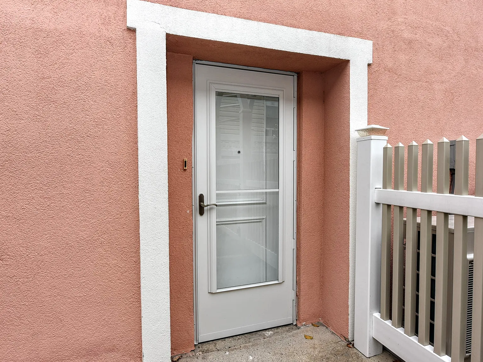 1 bed, 1000 sqft, $2,300 — Photo 2