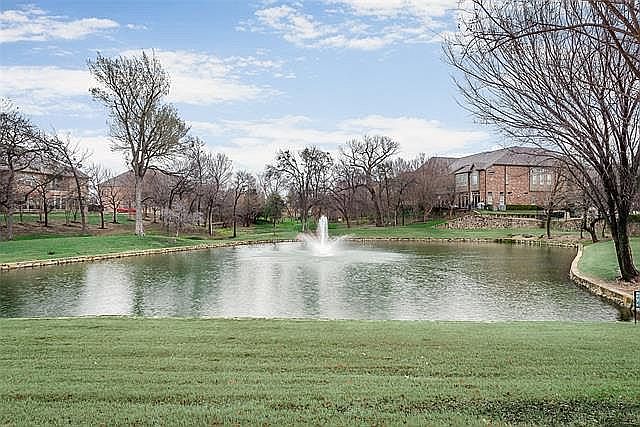 1st image of 2717 Creekway Dr