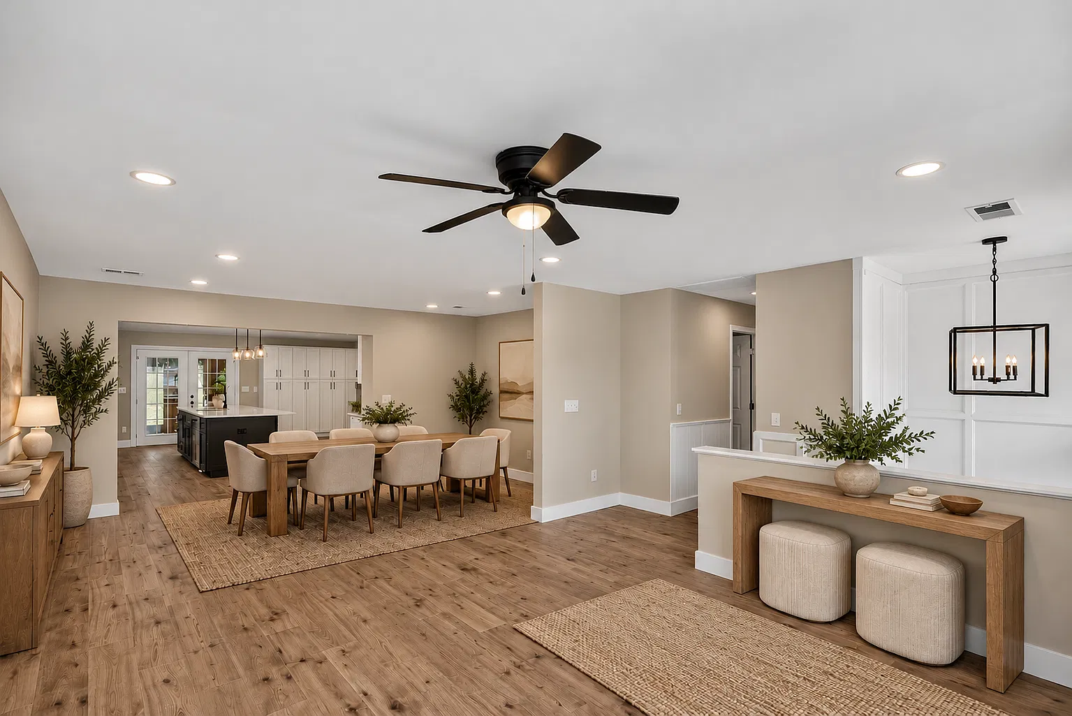6 bed, 4852 sqft, $4,700 — Photo 2