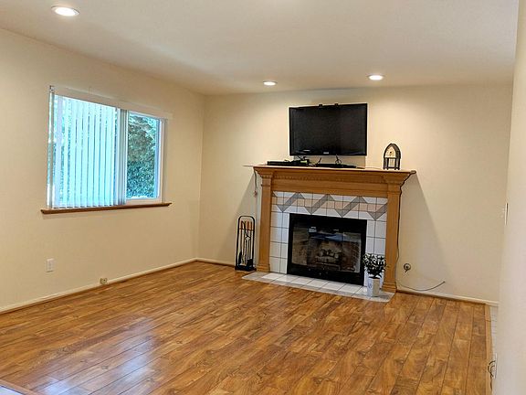 3rd image of 587 Moses Ln