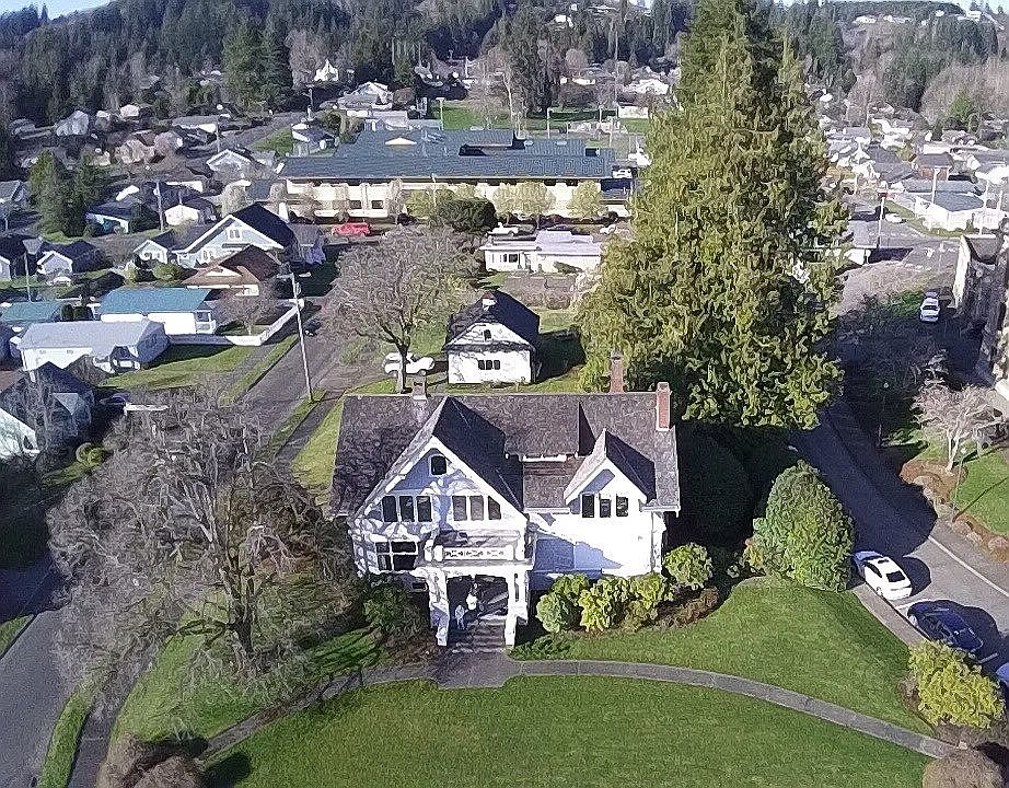 1st image of 210 W Broadway Ave