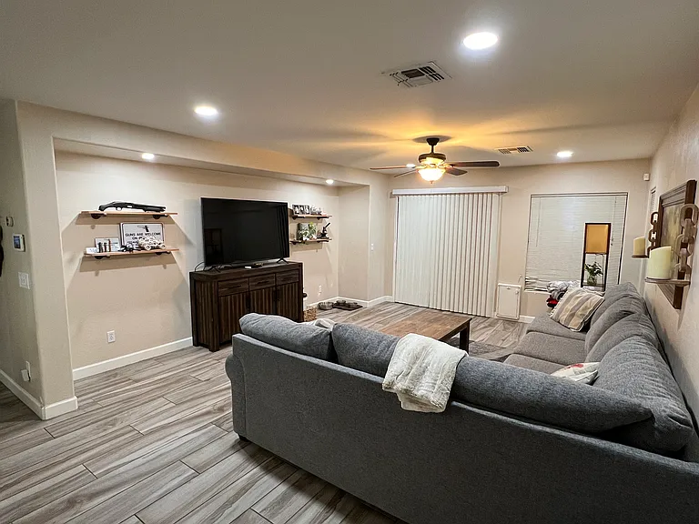 15930 W Acapulco Ln — Photo 3
