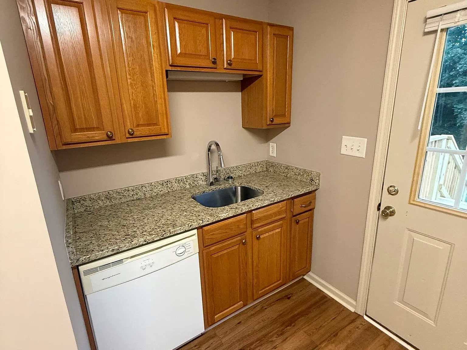 2 bed, 1.0 bath, 832 sqft, $1,495 — Photo 4