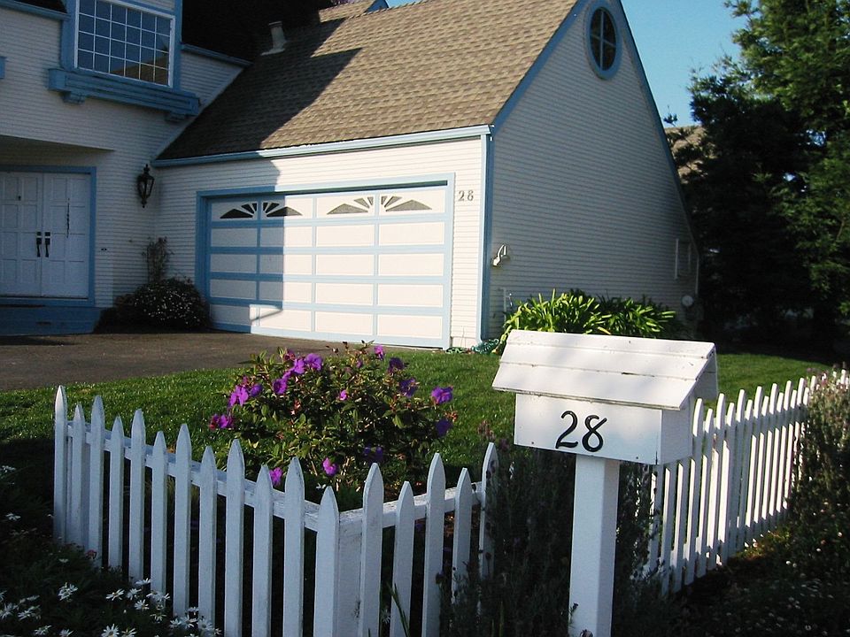 1st image of 28 Pinehurst Ln