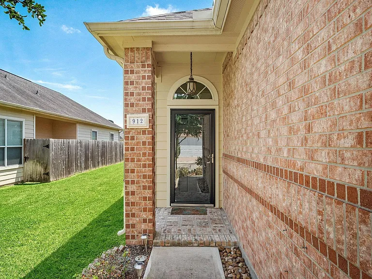 912 Sweet Pine Dr — Photo 3