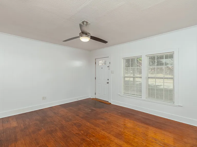 408 Bryan St — Photo 7