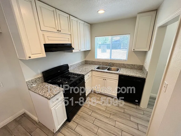 848 W 29th St — Photo 6