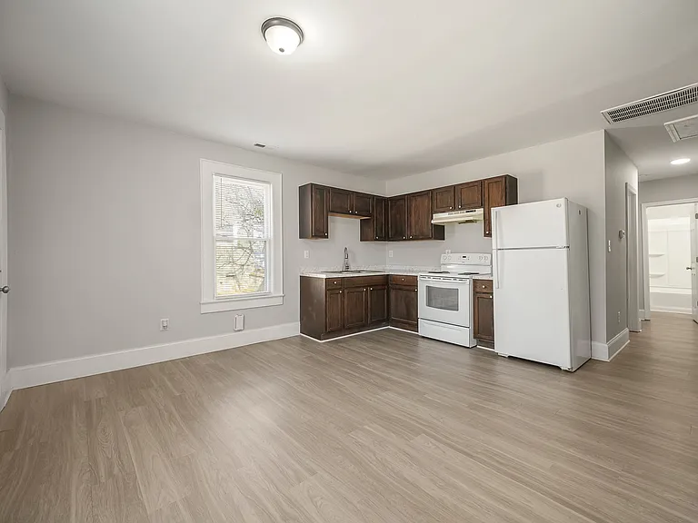 373 Spring St SW #1 — Photo 9