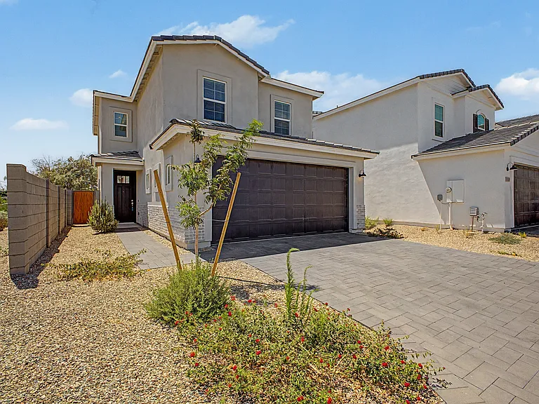1528 N Pueblo Dr — Photo 1