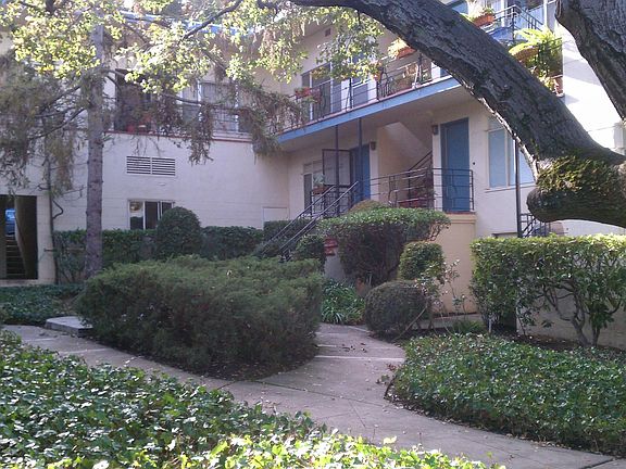 3rd image of 221 N El Camino Real APT F