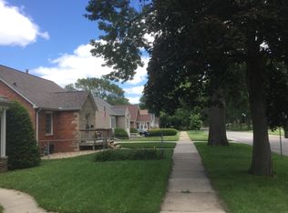 1023 W 9th St, Cedar Falls, IA 50613