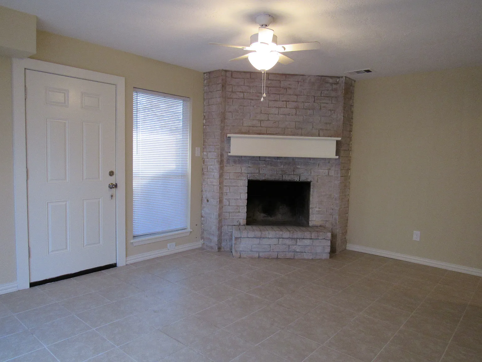 2 bed, 1.5 bath, 1251 sqft, $1,300 — Photo 3