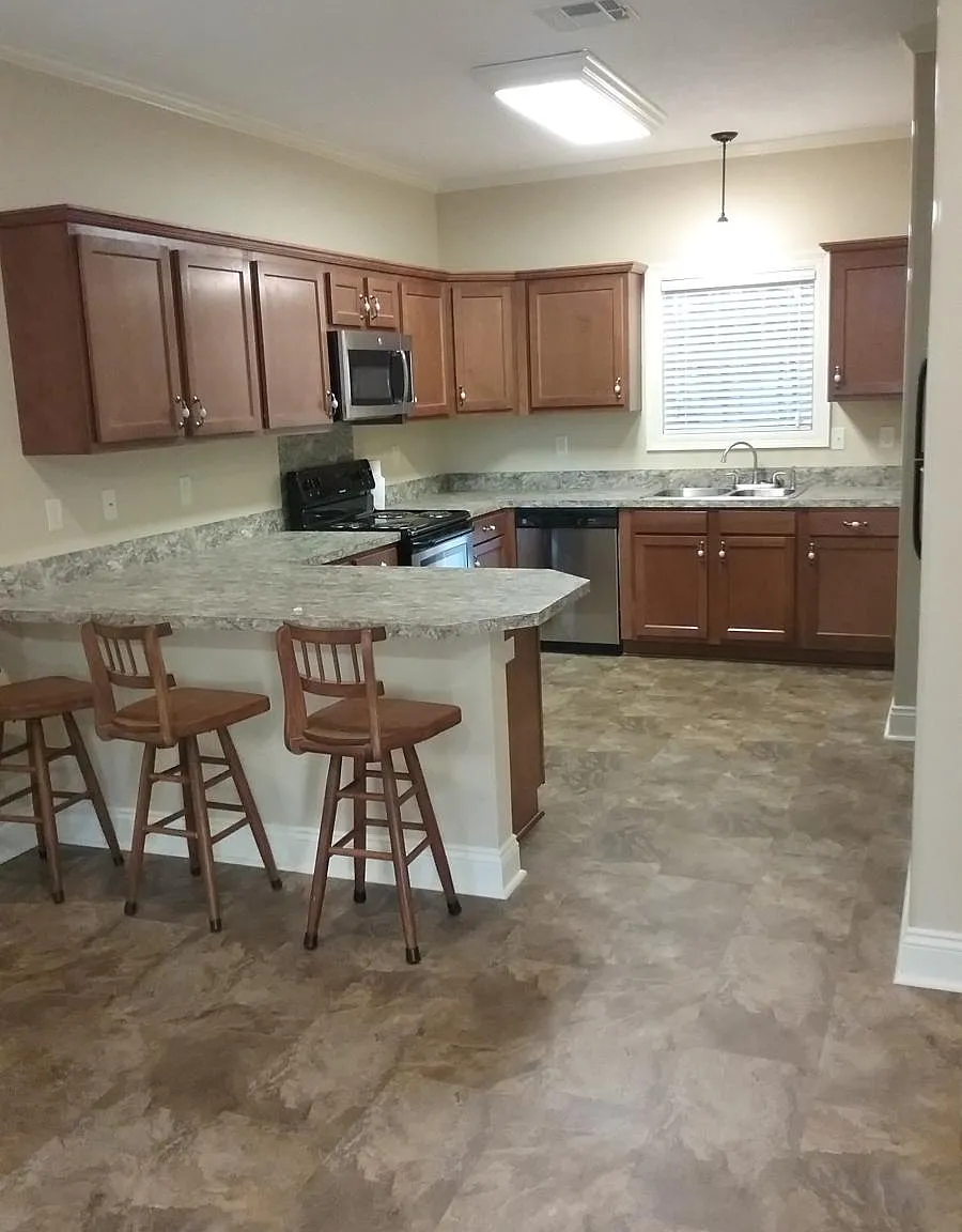 2 bed, 1100 sqft, $1,300 — Photo 2