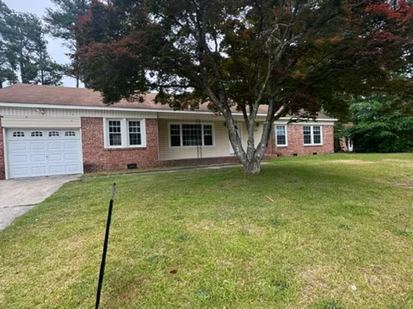 5408 Cardigan Ct, Fayetteville, NC 28303