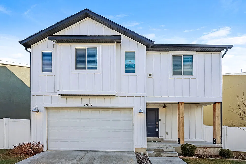 5 bed, 3.5 bath, 2496 sqft, $3,640 — Photo 1