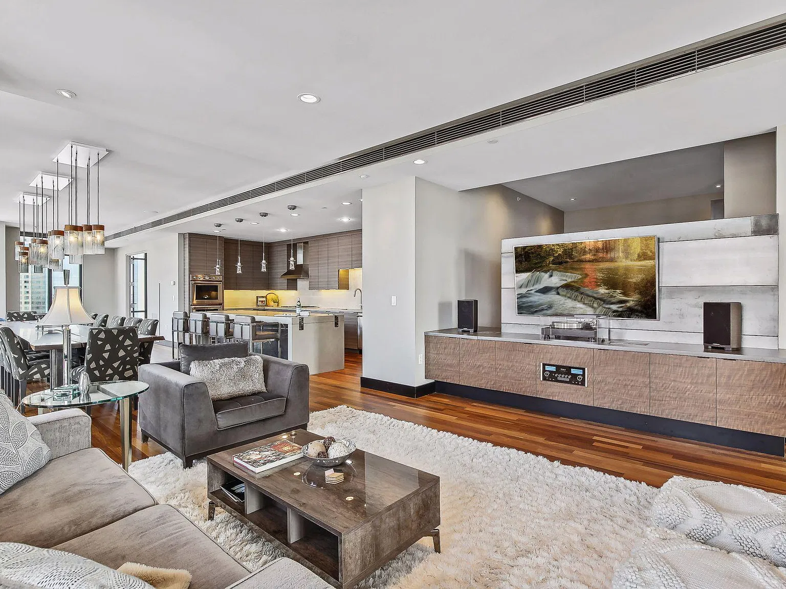 2 bed, 3.0 bath, 3216 sqft, $10,000 — Photo 3