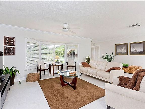 5th image of 1420 SE 14th Ct