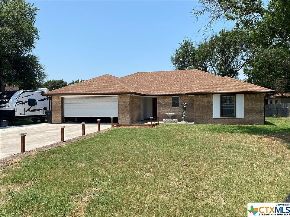 1st image of 810 Country Club Dr