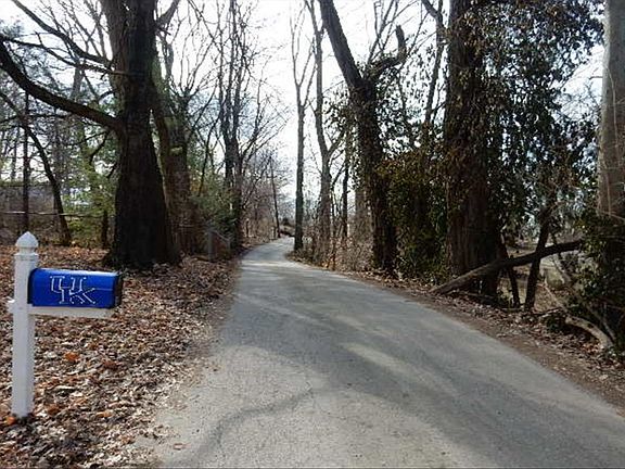 4th image of 4 Kentwood Dr