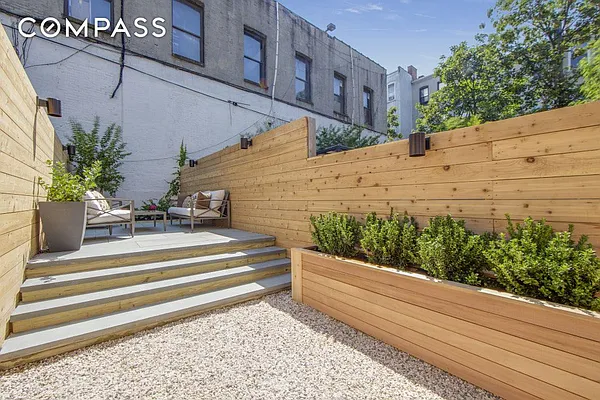 Sold by Compass | media 25