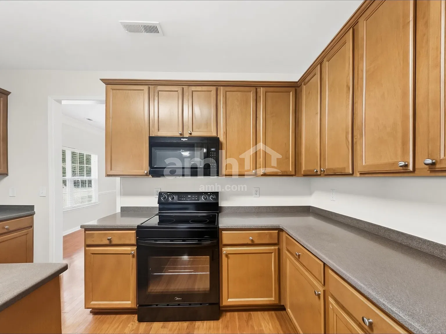4 bed, 2.5 bath, 2837 sqft, $2,620 — Photo 3