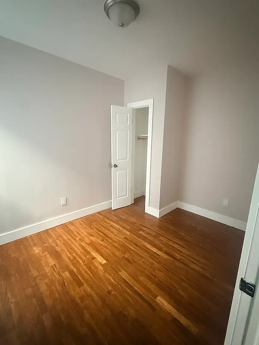 2707 Decatur Avenue — Photo 4