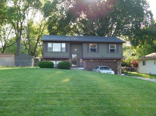 1211 Capri Ter, McHenry, IL 60050