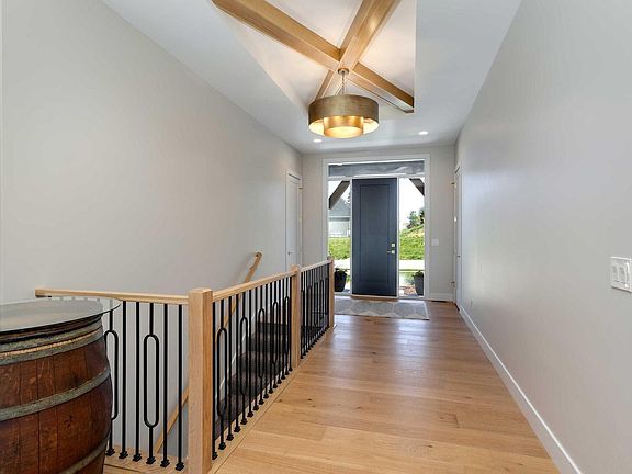3rd image of 4647 Woodland Dr