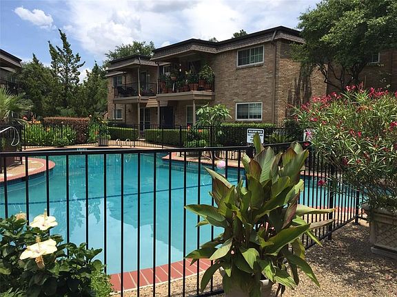 4th image of 7926 Royal Ln #108