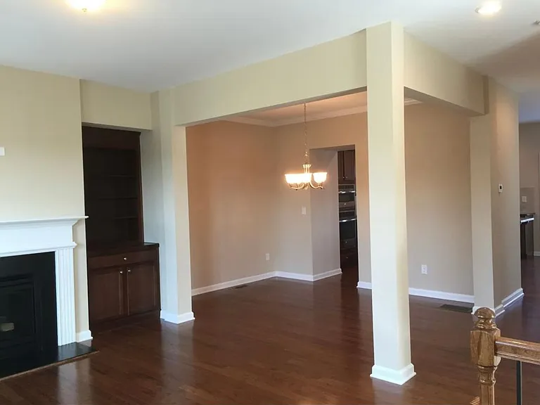 631 Greencrest Ln — Photo 8