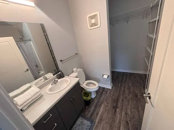 3 bed, 1011 sqft, $3,500 — Photo 2